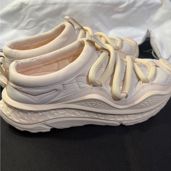 Hoka One Ora Primo Vanilla Woman’s/ Men Slip on
W/Size 11.5 M/Size 10.5 - Picture 3 of 9